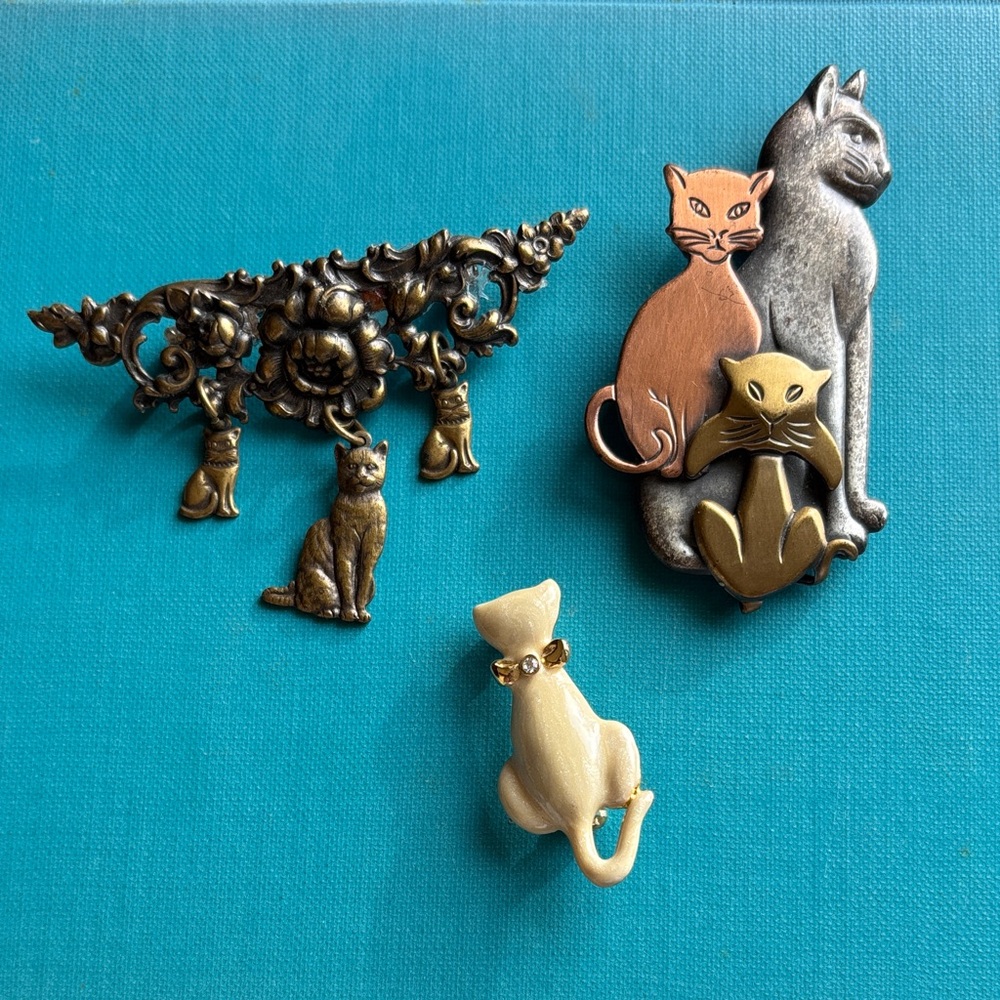 Vintage cat themed pins